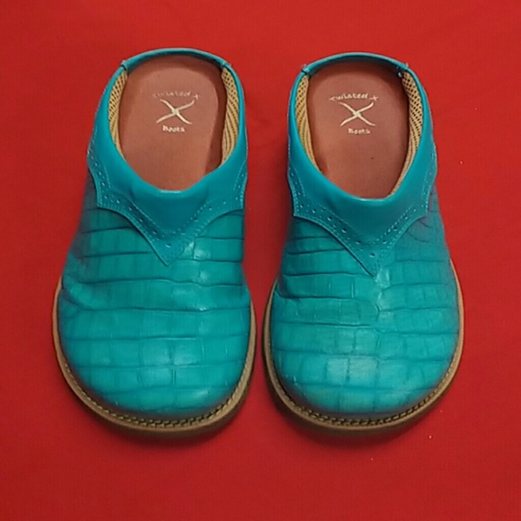Cute slip ons - Picture 1 of 4